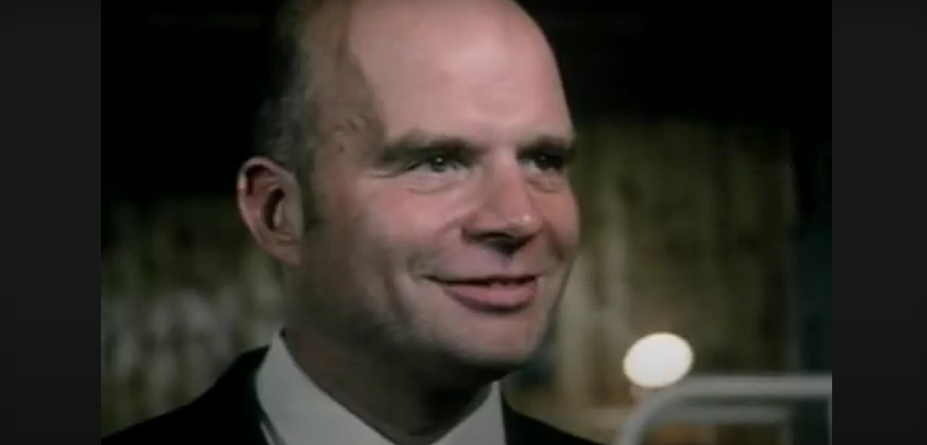 Hugo Hase dans l'épisode "Un Mort sur la Voie Ferrée" de la série Inspecteur Derrick