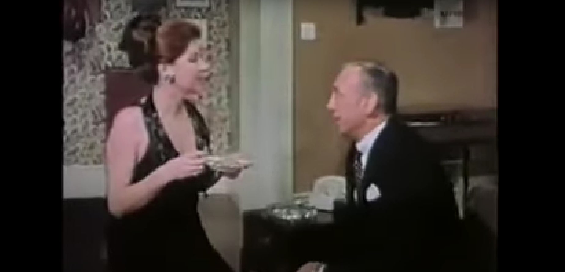 Renate Konrad et Stephan Derrick dans l'épisode "Choc" de la série Inspecteur Derrick