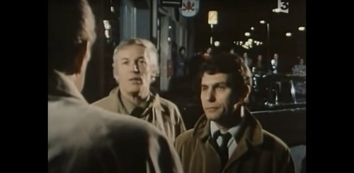 L'agent Schröder et l'agent Willy Berger dans l'épisode "La valise de Salzbourg" de la série Inspecteur Derrick