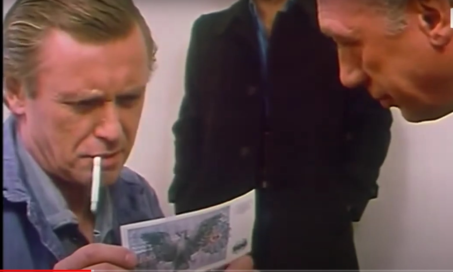 Achim Schenke et Stephan Derrick dans l'épisode "Faussaires" de la série Inspecteur Derrick