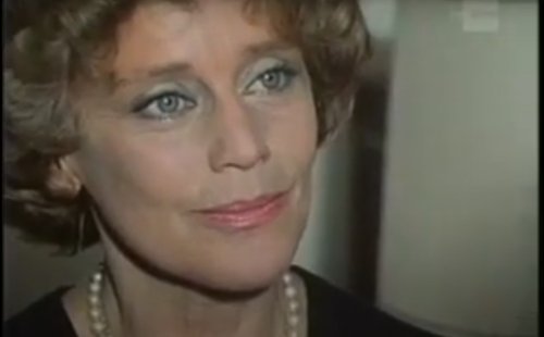 Erika Rabes dans l'épisode "L'imposture" de la série Inspecteur Derrick