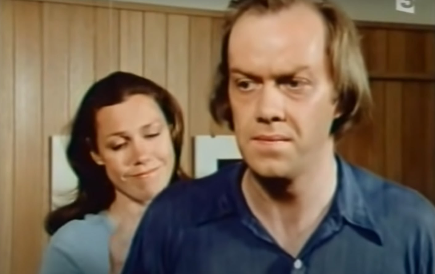 Martin Lüttge et Gaby Dohm dans l'épisode "L'anglaise" de la série Inspecteur Derrick