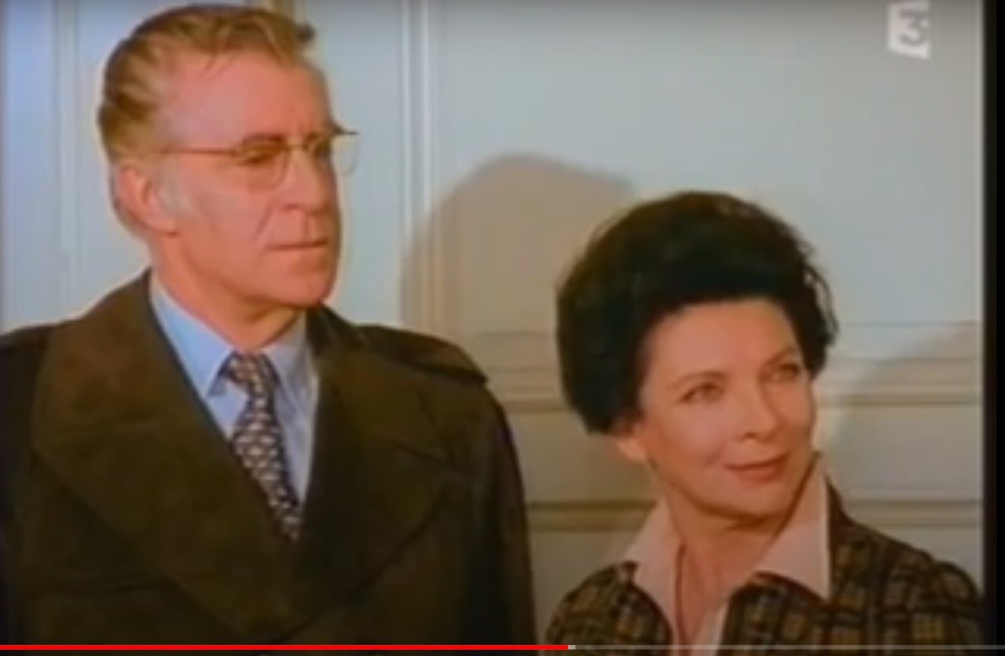 Peter Pasetti et Agnes Fink dans l'épisode "Pension de famille" de la série Inspecteur Derrick