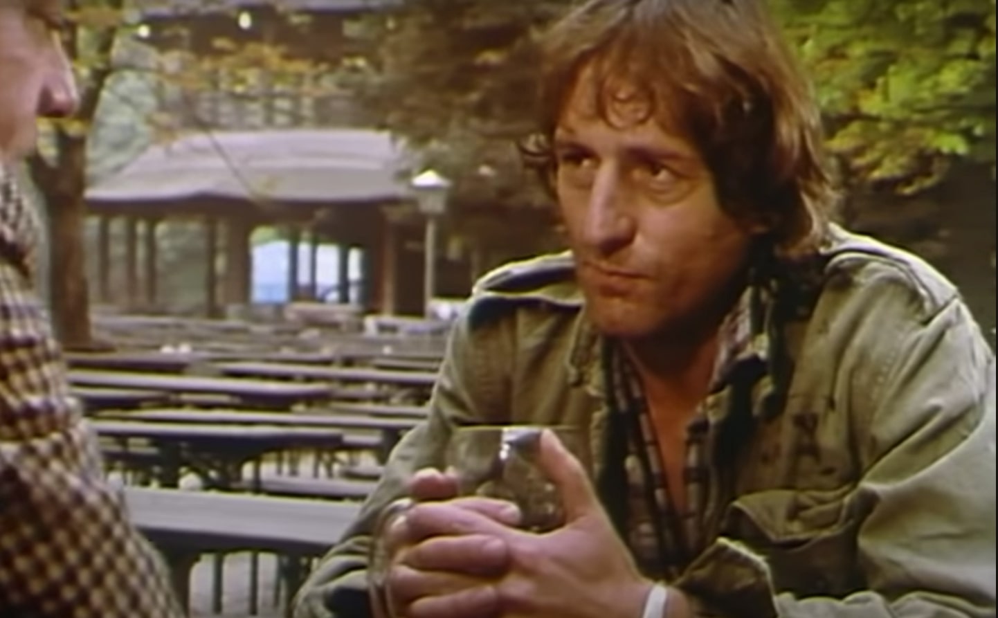 Günther Maria Halmer dans l'épisode "L'as de carreau" de la série Inspecteur Derrick.