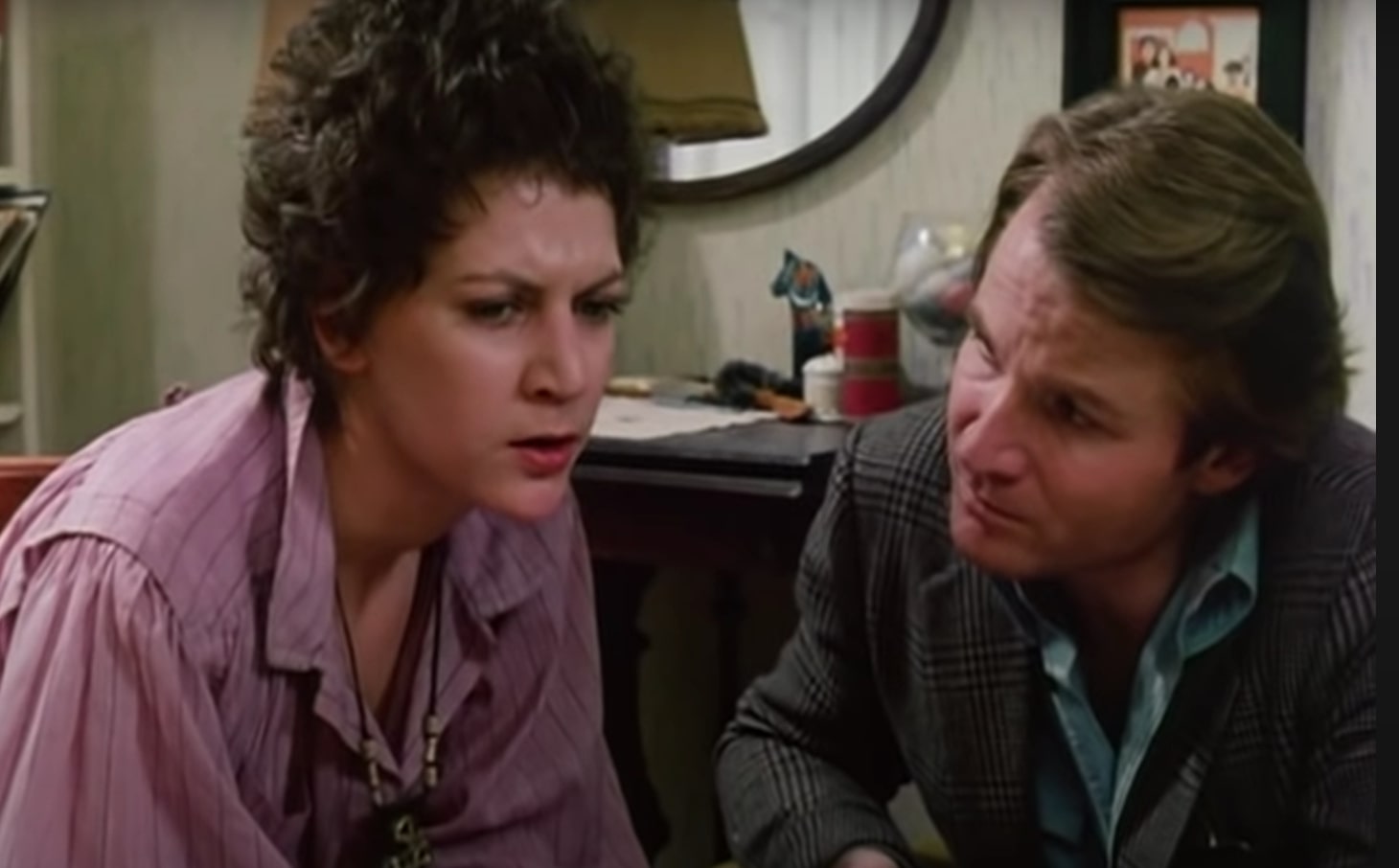 Léonie Thelen et Fritz Wepper dans l'épisode "Une visite de New-York" de la série Inspecteur Derrick.