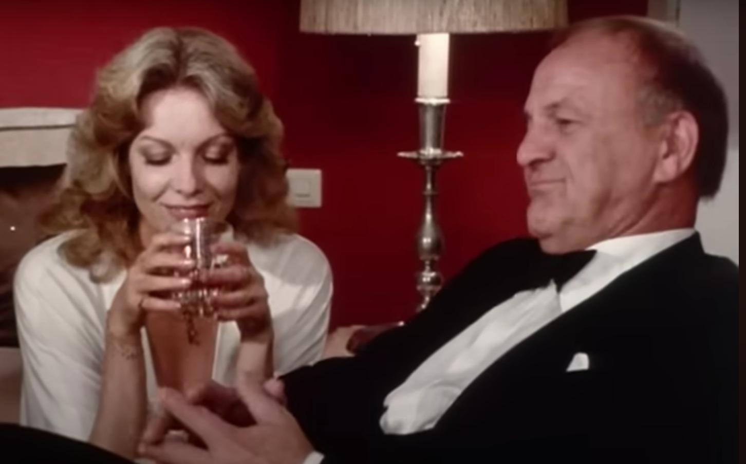 Franziska Bronnen et Siegfried Wischnewski dans l'épisode "Une forte personnalité" de la série Inspecteur Derrick