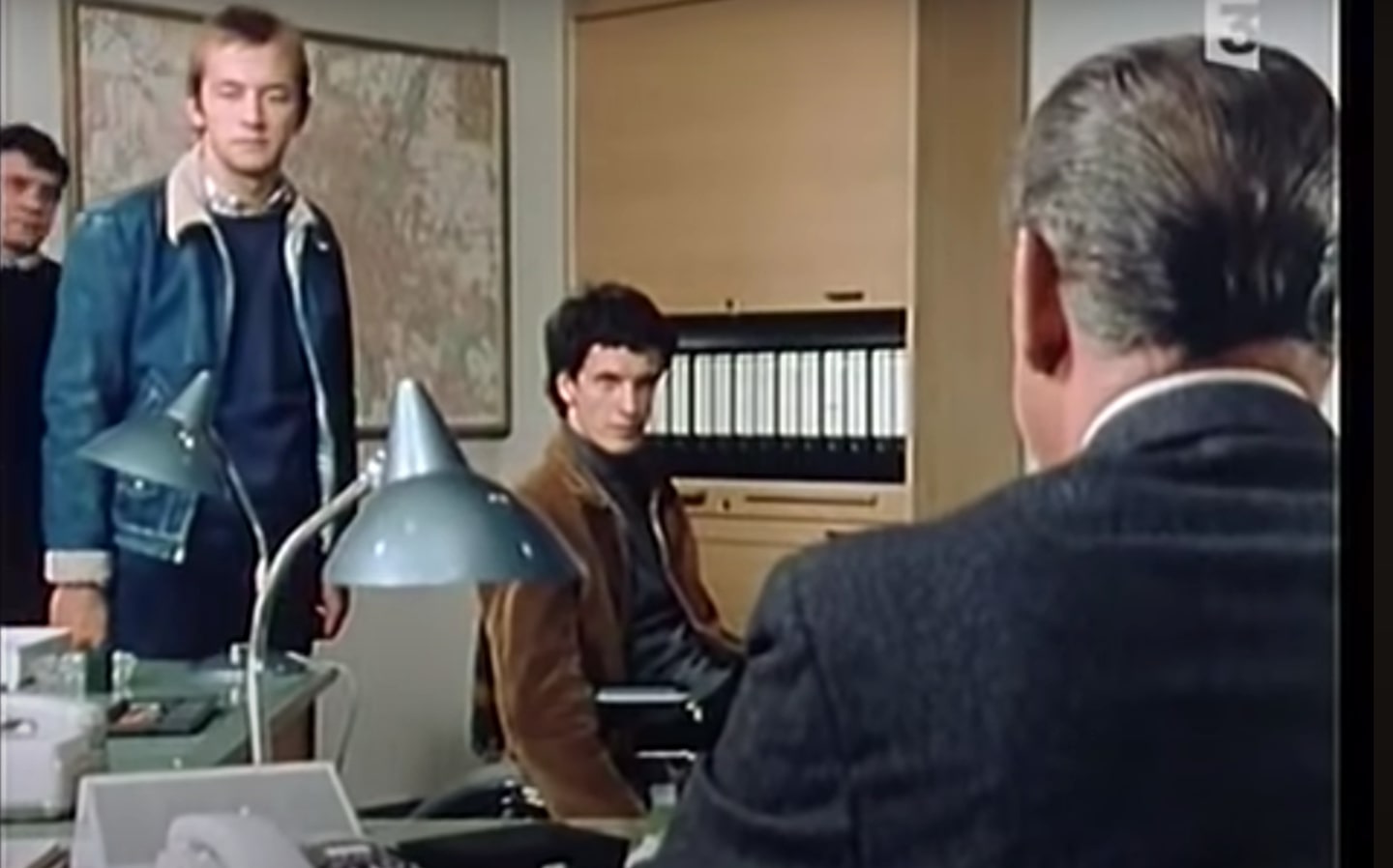 Wolfgang Müller et Mathieu Carrière dans l'épisode "Le Facteur L" de la série Inspecteur Derrick
