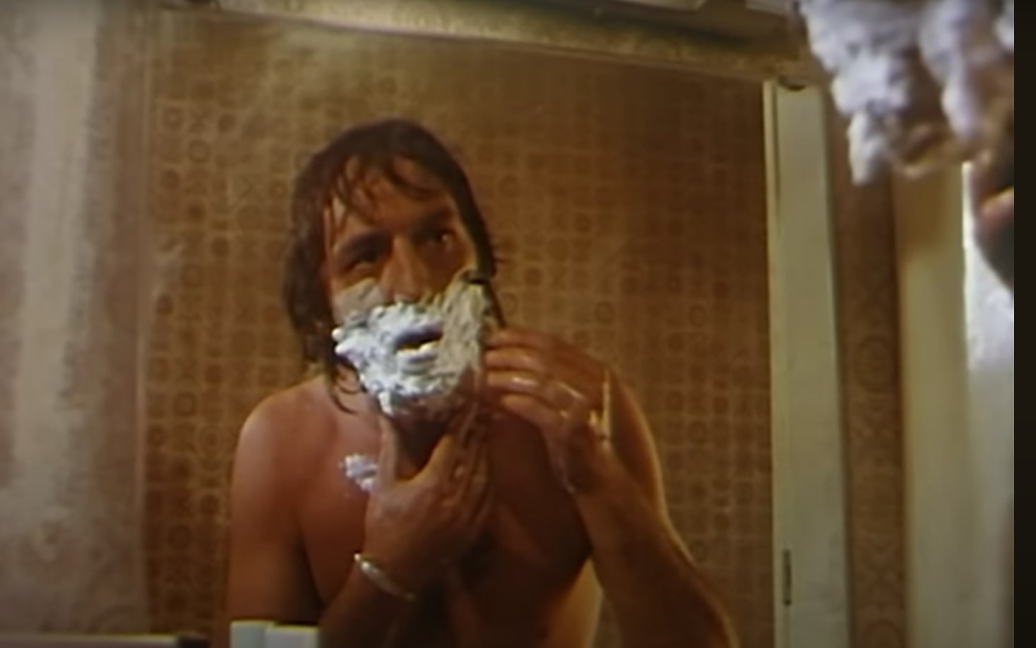 Günther Maria Halmer dans l'épisode "L'as de carreau" de la série Inspecteur Derrick.