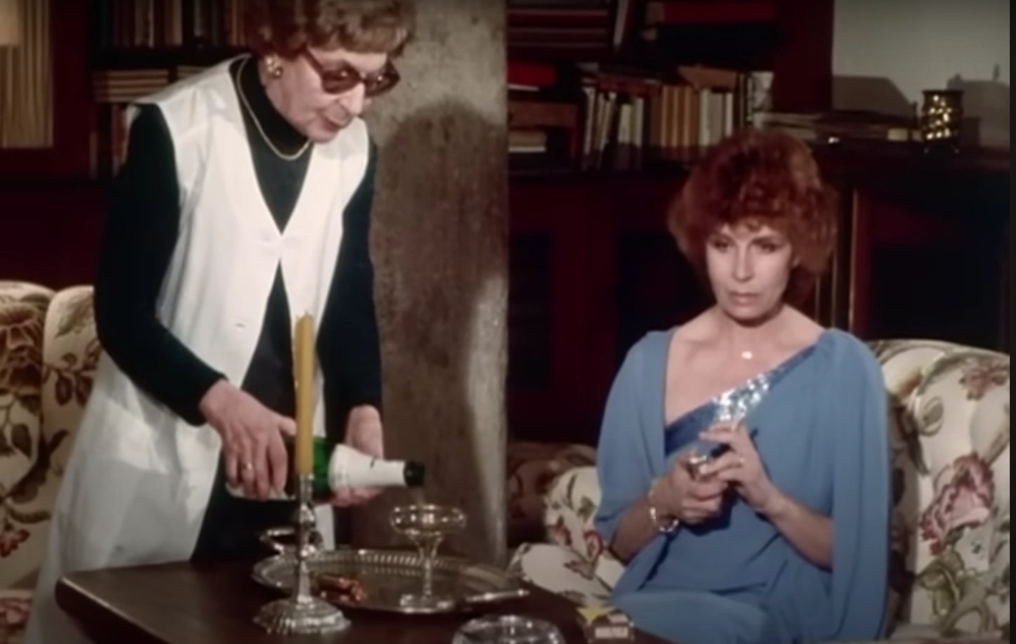Rose Renée Roth et Anaid Iplicjian dans l'épisode "Une forte personnalité" de la série Inspecteur Derrick