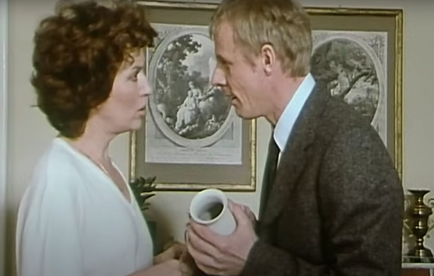 Ursula Lingen et Rolf Becker dans l'épisode "Lena" de la série Inspecteur Derrick.