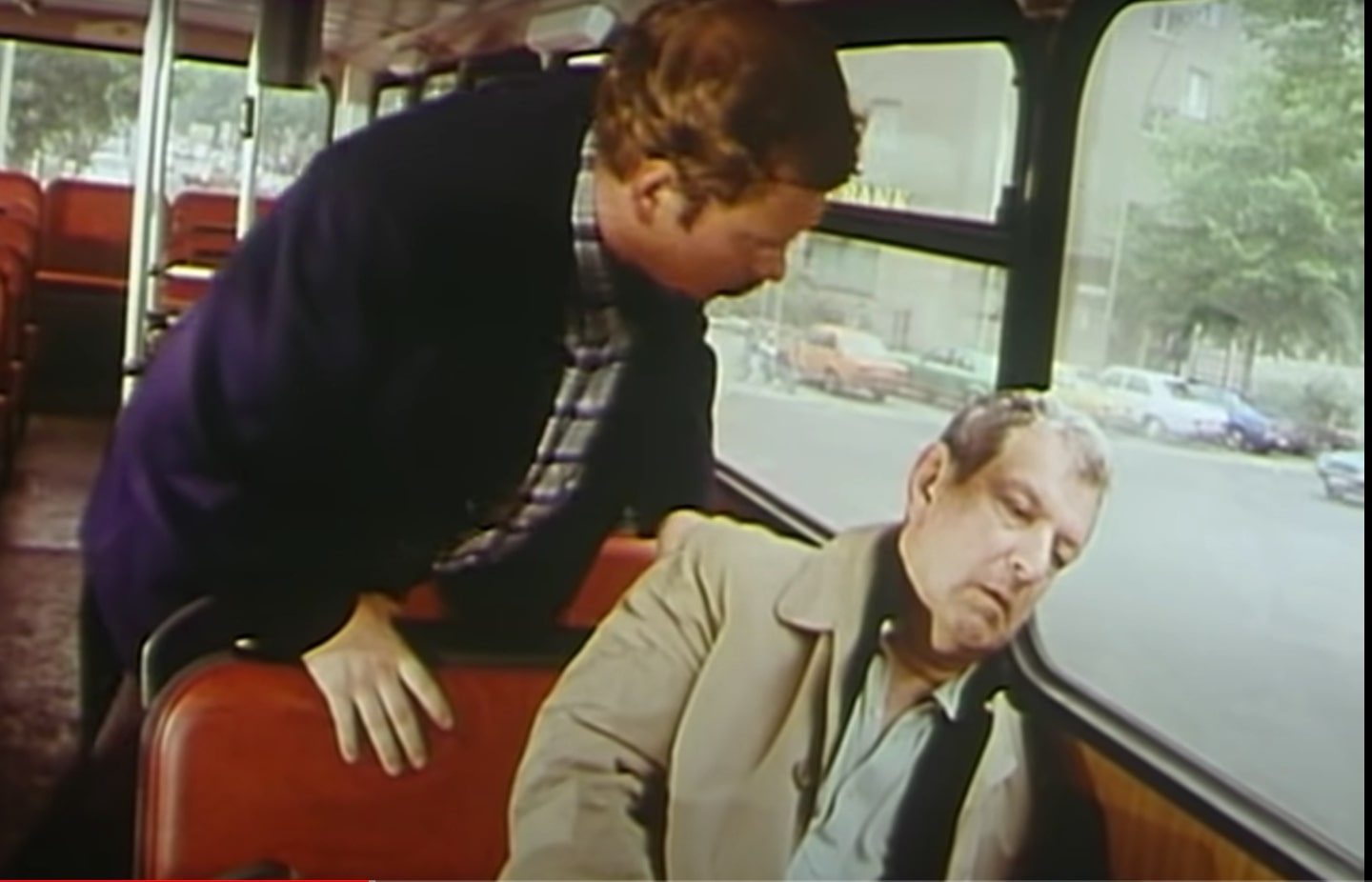 Rainer Hunold et  Ullrich Haupt dans l'épisode "Le congrès de Berlin" de la série Inspecteur Derrick.