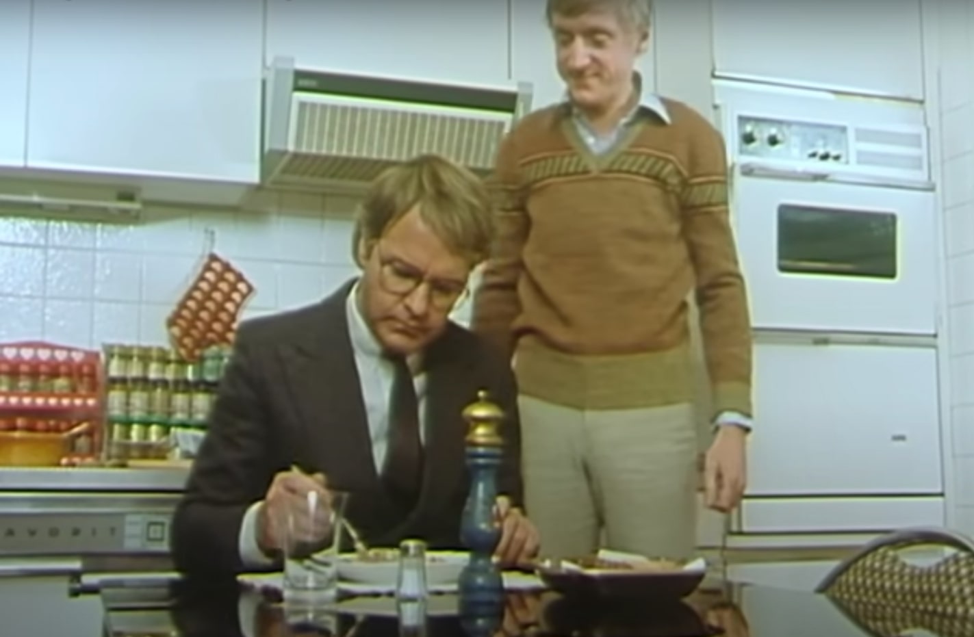 Pierre Franckh et Peter Fricke dans l'épisode "La faim" de la série Inspecteur Derrick.