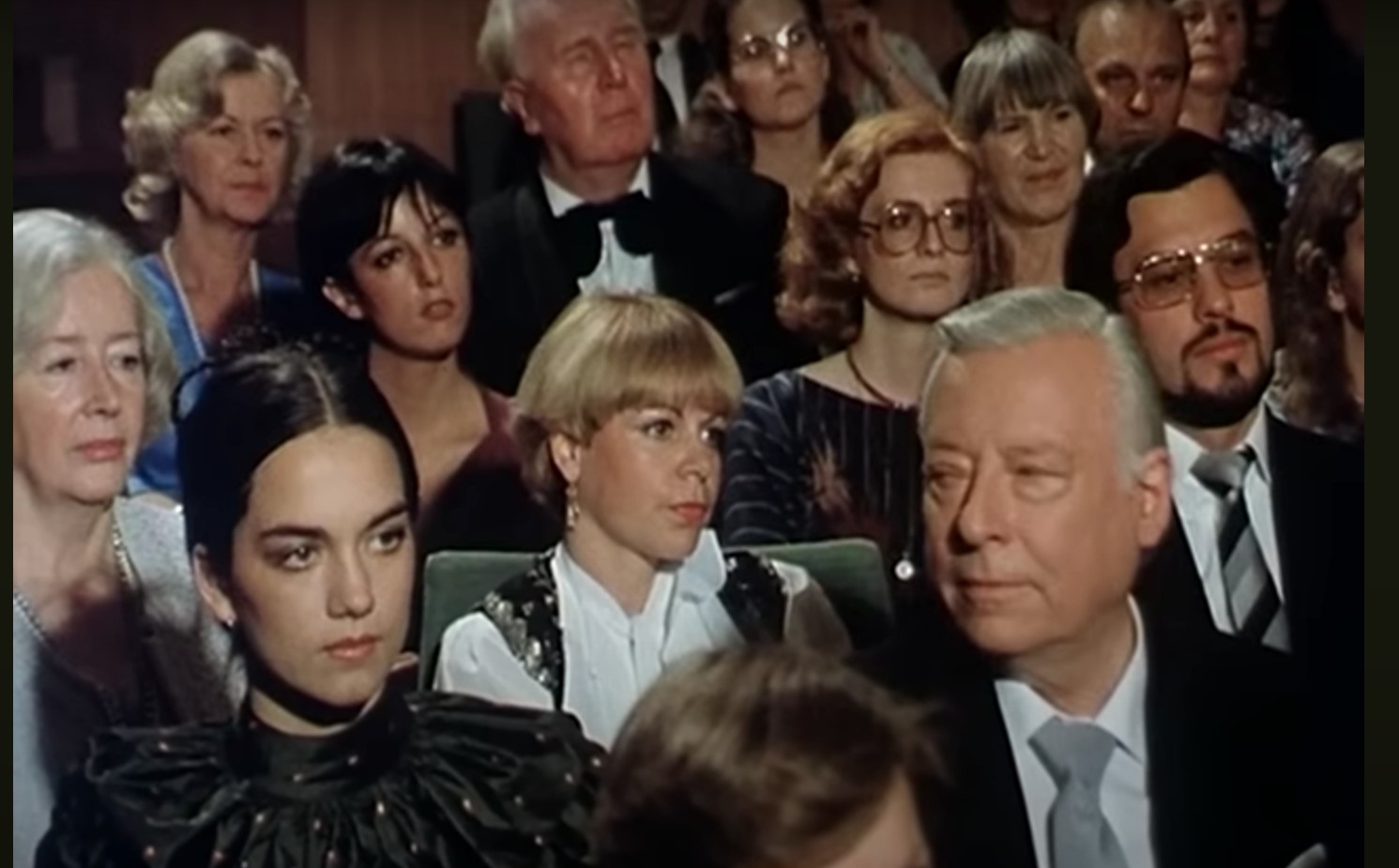 Irina Wanka et Hans Caninenberg dans l'épisode "L'heure du crime" de la série Inspecteur Derrick