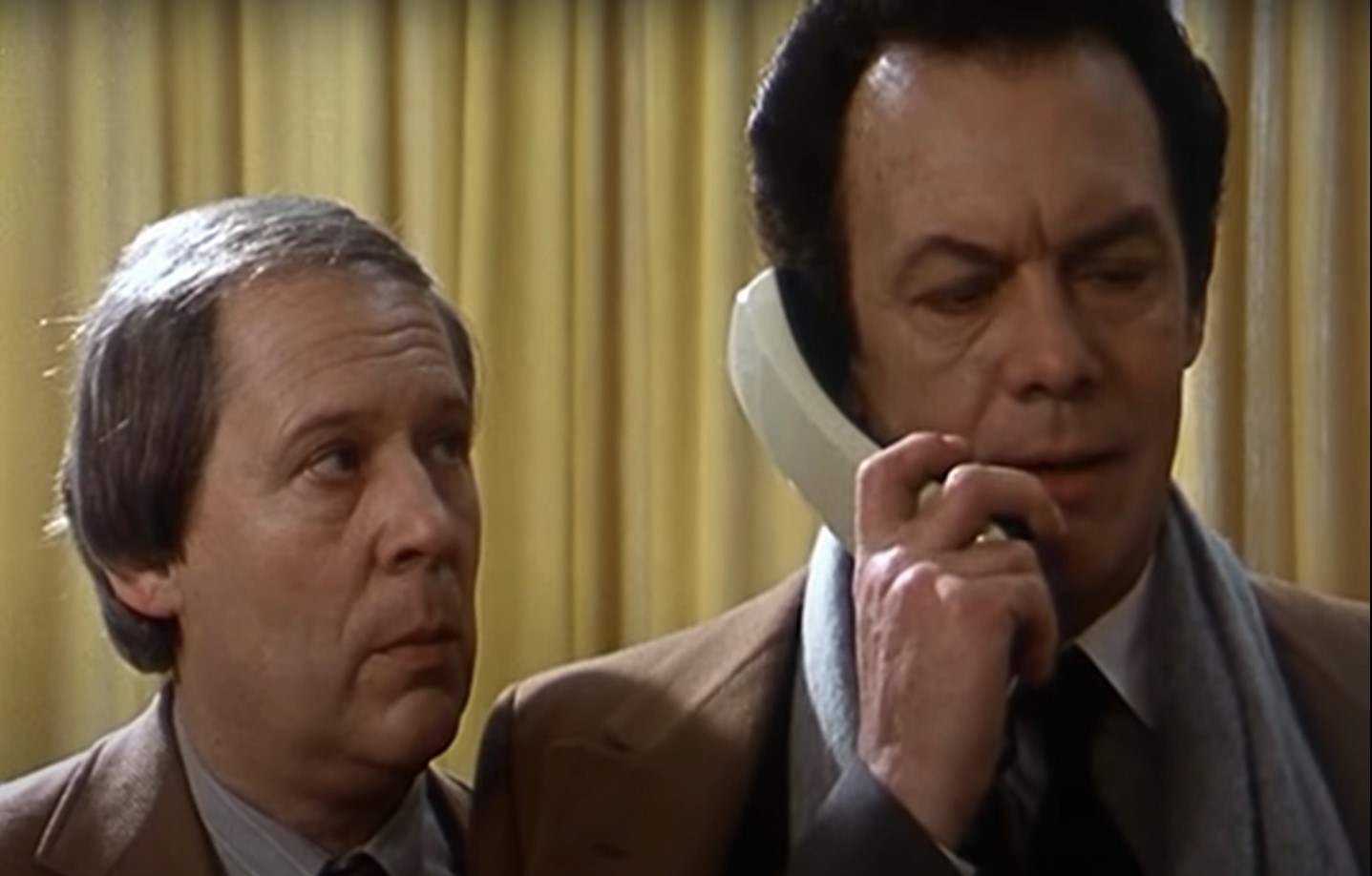 Klaus Herm et Klausjürgen Wussow  dans l'épisode "Un voyage à Lindau" de la série Inspecteur Derrick
