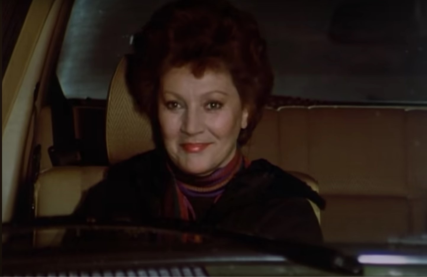 Louise Martini dans l'épisode "Un événement pas banal" de la série Inspecteur Derrick