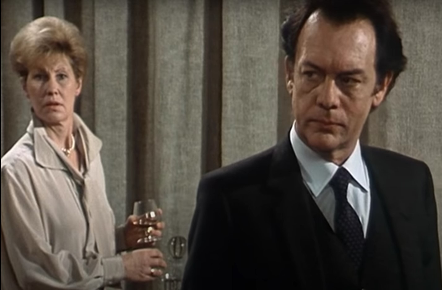 Lotte Ledl et Klausjürgen Wussow dans l'épisode "Un voyage à Lindau" de la série Inspecteur Derrick